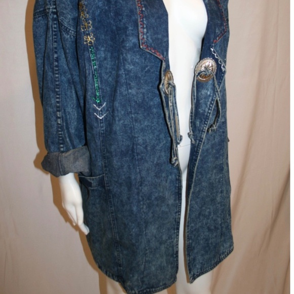Rare Vintage 1980’s Denim Jacket with Conchos! - Picture 3 of 8